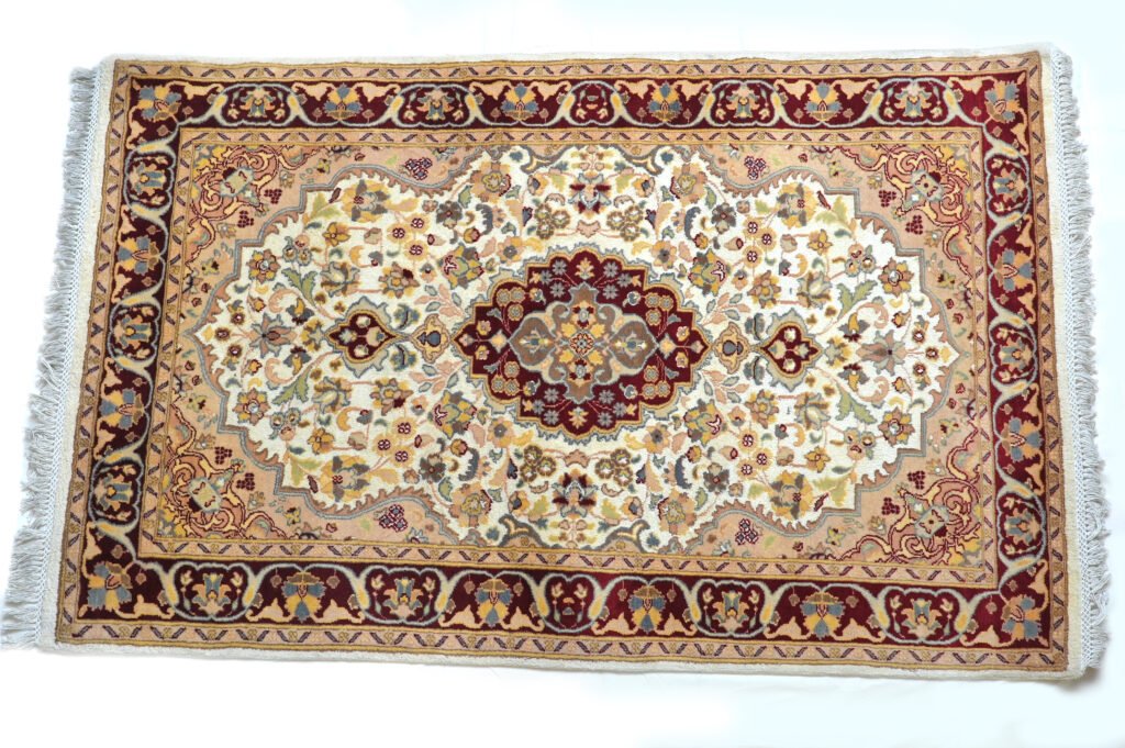 Premium Handmade Rug – Handwoven Elegance for Timeless Interiors